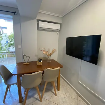 Apartament παραλιακό με αυλή, πλήρως εξοπλισμένο