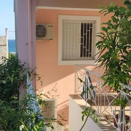 Mavrovouni House παραλιακό με αυλή, πλήρως εξοπλισμένο Gíthio