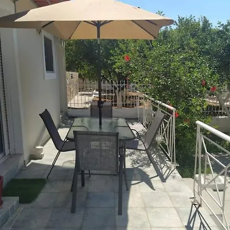 Mavrovouni House παραλιακό με αυλή, πλήρως εξοπλισμένο *