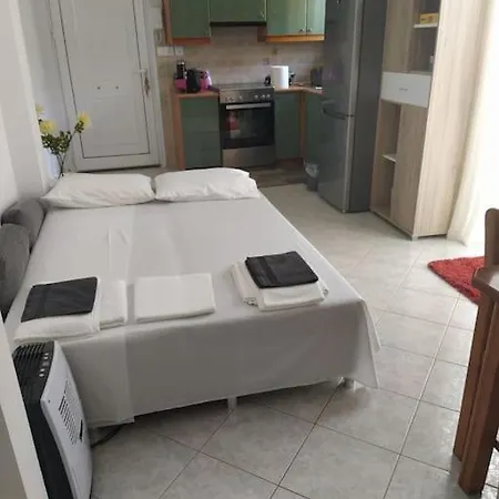 Appartamento παραλιακό με αυλή