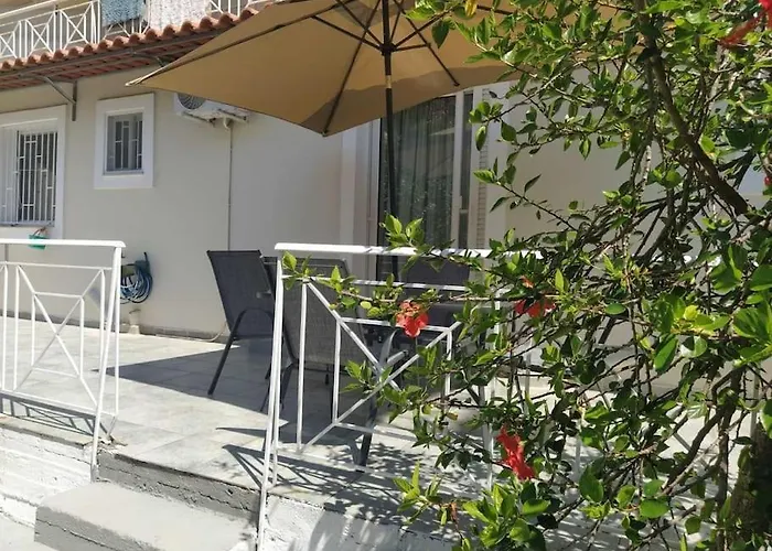 παραλιακό με αυλή, πλήρως εξοπλισμένο